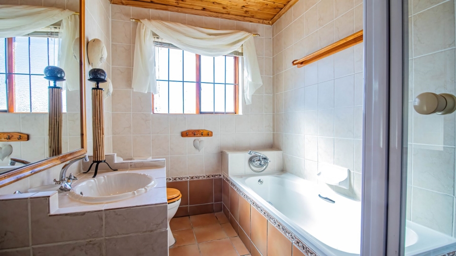 5 Bedroom Property for Sale in Long Acres Country Estate Western Cape
